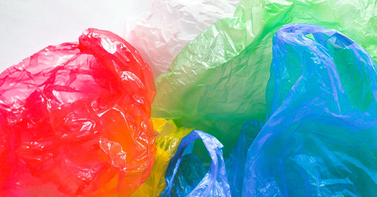 Plastiktüten platzsparend verstauen: Falten, Rollen und smarte Aufbewahrung