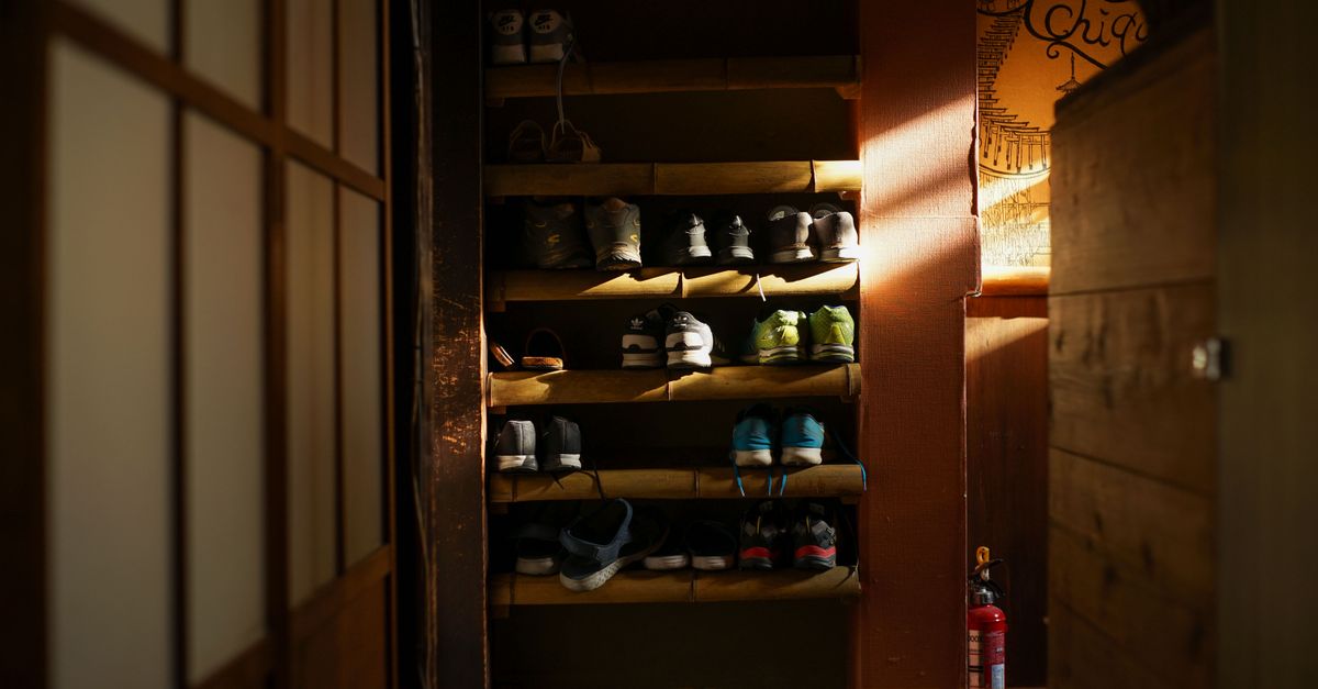 Schuhe im Flur platzsparend unterbringen: Die besten Lösungen für jede Grundrissform