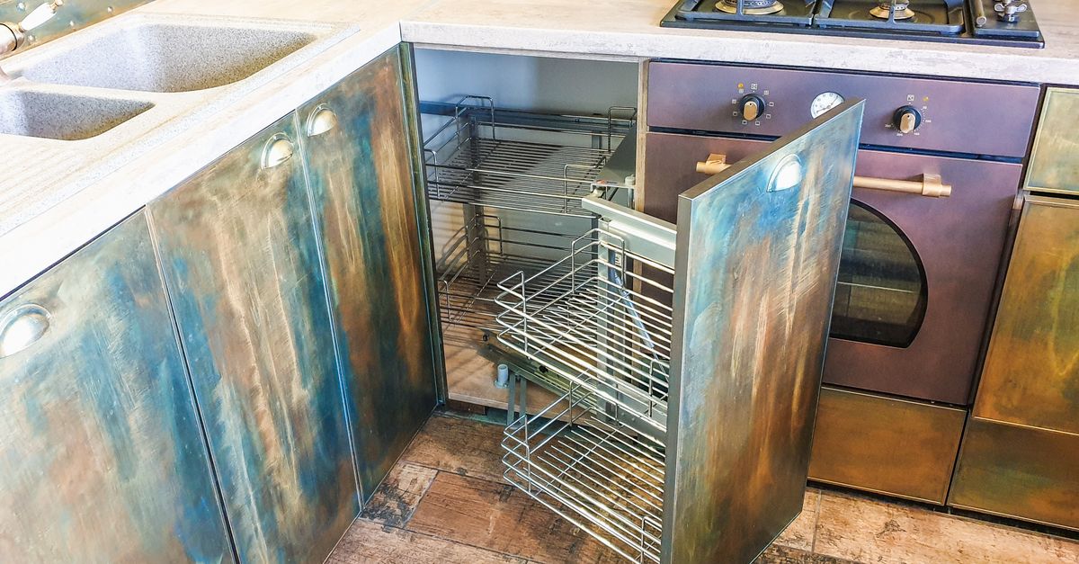 Stauraum unter der Spüle optimal nutzen: Praktische Ordnungssysteme für den Küchenschrank