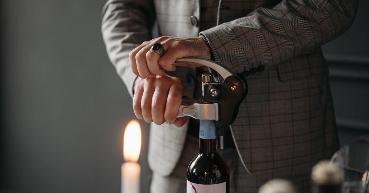 Angebrochenen Wein richtig aufbewahren: So bleibt er länger frisch