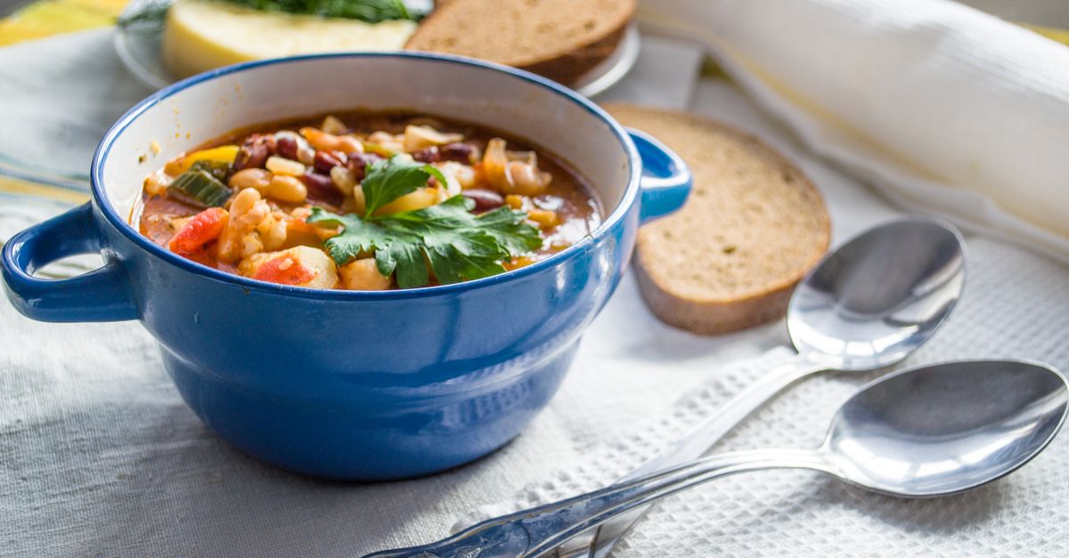 Gemüsesuppe von Grund auf: Mit Resten und selbstgemachtem Fond zum vollen Geschmack