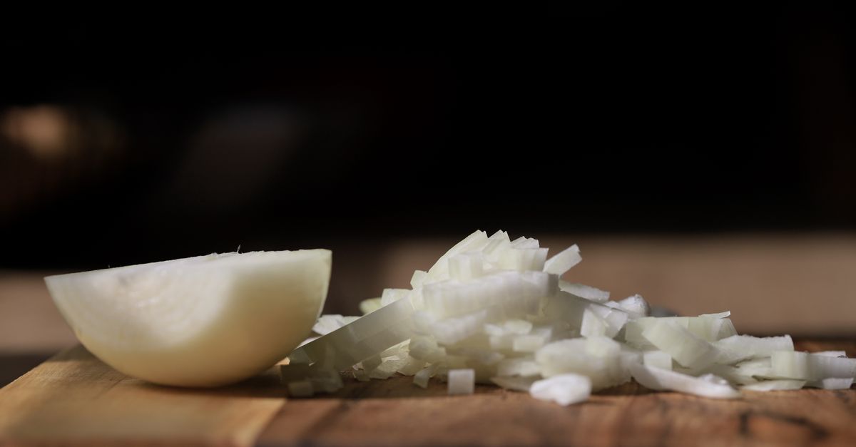 Zwiebeln vor dem Braten richtig trocknen: So werden sie nicht klumpig
