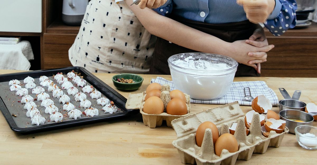 Eiweißreste verwerten: Aus übrigem Eiklar werden Eischnee und Pudding